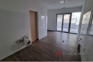 011 2043 57 Sibenik office space in the center for rent