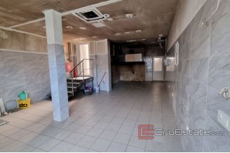 011 2043 57 Sibenik office space in the center for rent