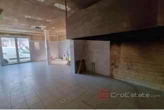 011 2043 57 Sibenik office space in the center for rent