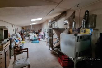 011 2043 57 Sibenik office space in the center for rent
