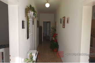 010 5198 30 Peljesac house for sale