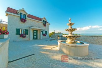 014 2037 38 Makarska Stone house with pool for sale