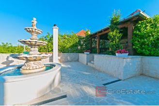 014 2037 38 Makarska Stone house with pool for sale