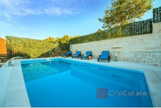 014 2037 38 Makarska Stone house with pool for sale