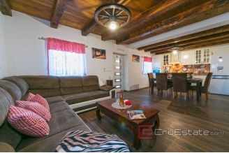 014 2037 38 Makarska Stone house with pool for sale