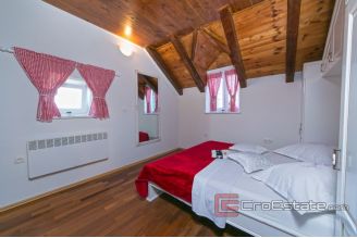 014 2037 38 Makarska Stone house with pool for sale
