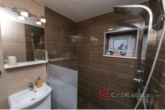 014 2037 38 Makarska Stone house with pool for sale