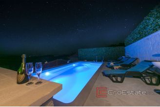 014 2037 38 Makarska Stone house with pool for sale