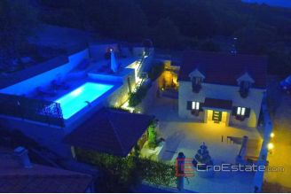 014 2037 38 Makarska Stone house with pool for sale