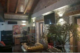 013 2031 68 Kastela Stone house for sale