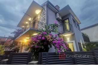 013 2031 68 Kastela Stone house for sale