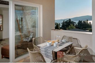 019 2030 43 Trogir house with sea view for sale