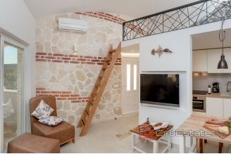 019 2030 43 Trogir house with sea view for sale