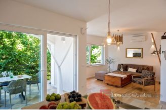 019 2030 43 Trogir house with sea view for sale