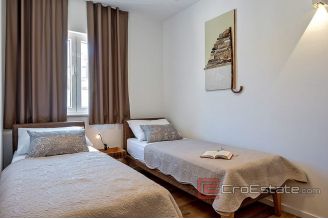 019 2030 43 Trogir house with sea view for sale