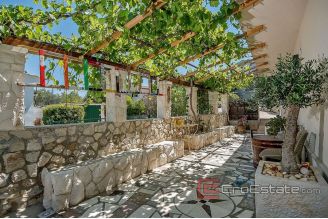 019 2030 43 Trogir house with sea view for sale