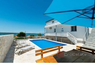 017 2030 18 near zadar house with sea view for sale