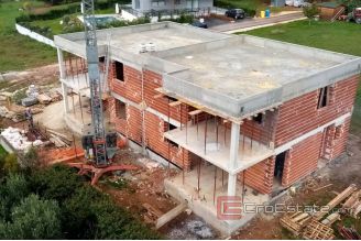 011 5201 30 Porec house with pool for sale