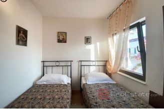 019 5206 30 Brac house near the sea for sale