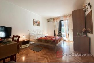 019 5206 30 Brac house near the sea for sale