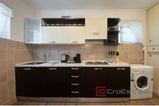 019 5206 30 Brac house near the sea for sale