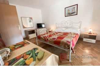 019 5206 30 Brac house near the sea for sale