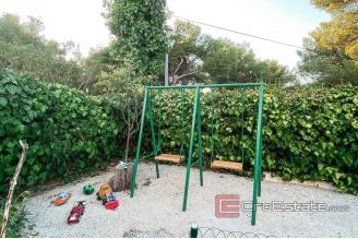 019 5206 30 Brac house near the sea for sale