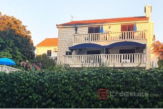 019 5206 30 Brac house near the sea for sale