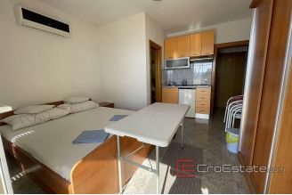 015 2030 44 Omis Apartment house with sea view for sale