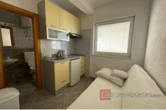 015 2030 44 Omis Apartment house with sea view for sale