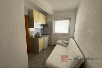 015 2030 44 Omis Apartment house with sea view for sale