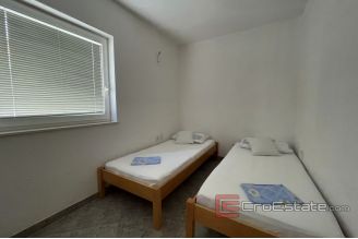 015 2030 44 Omis Apartment house with sea view for sale