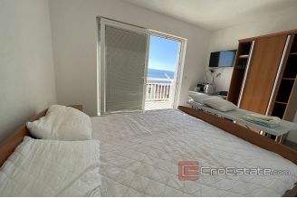 015 2030 44 Omis Apartment house with sea view for sale