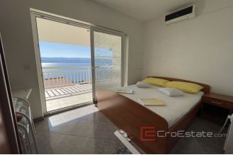 015 2030 44 Omis Apartment house with sea view for sale