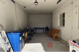 015 2030 44 Omis Apartment house with sea view for sale