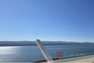 015 2030 44 Omis Apartment house with sea view for sale