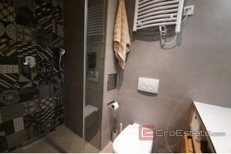 009 2038 48 split business space for rent