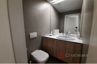 009 2038 48 split business space for rent