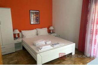 009 2043 58 Zadar Apartment house in the first row to the sea for sale