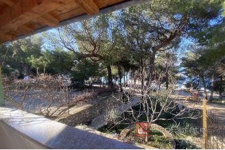 009 2043 58 Zadar Apartment house in the first row to the sea for sale