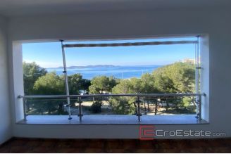009 2043 58 Zadar Apartment house in the first row to the sea for sale