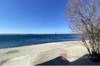 009 2043 59 Karlobag House by the sea for sale