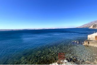 009 2043 59 Karlobag House by the sea for sale