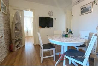 013 2018 217 Split center apartment for sale