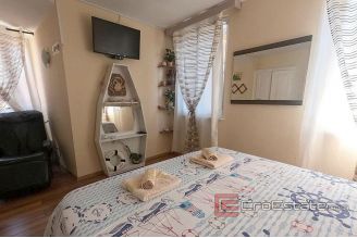 013 2018 217 Split center apartment for sale