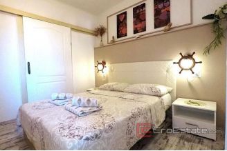 013 2018 217 Split center apartment for sale