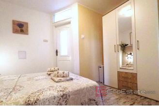 013 2018 217 Split center apartment for sale