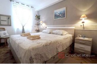 013 2018 217 Split center apartment for sale