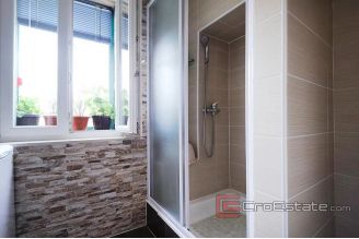 013 2018 217 Split center apartment for sale