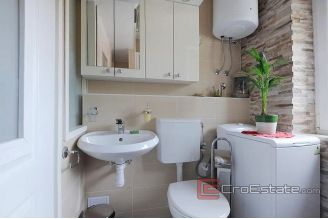 013 2018 217 Split center apartment for sale